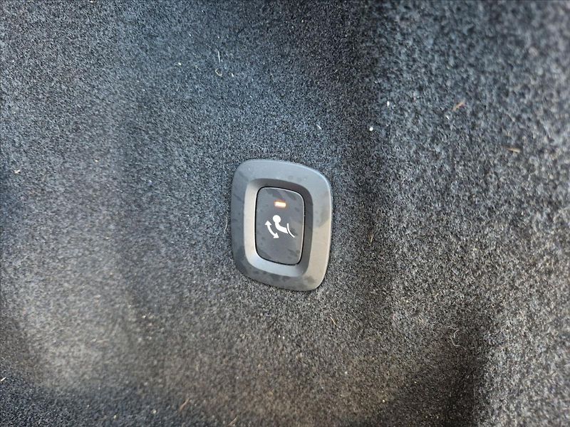 Volvo XC60 2,0 T6 AWD RECHARGE PANORAMA - fotka 11 z 17