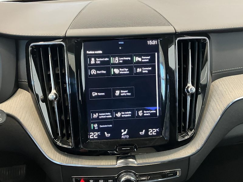 Volvo XC60 B4 AWD Inscription AT8, ČR - fotka 30 z 41
