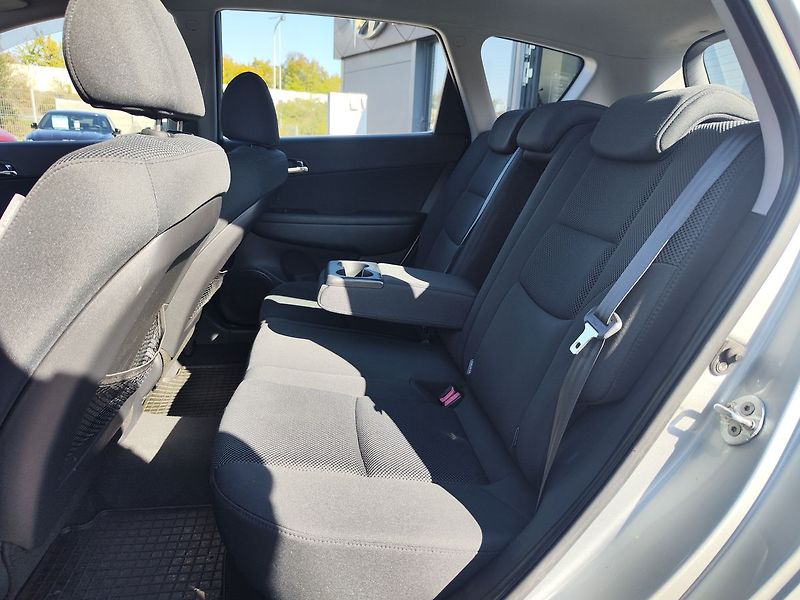 Hyundai i30 1.6 CRDI/85kW Comfort - fotka 11 z 23