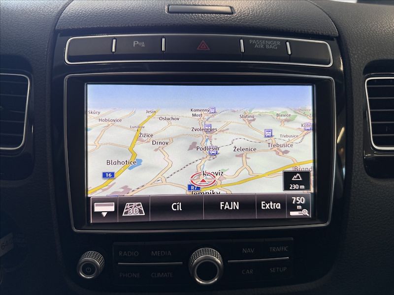 Volkswagen Touareg 3,0 TDI kůže,tažné,po servisu! - fotka 16 z 24