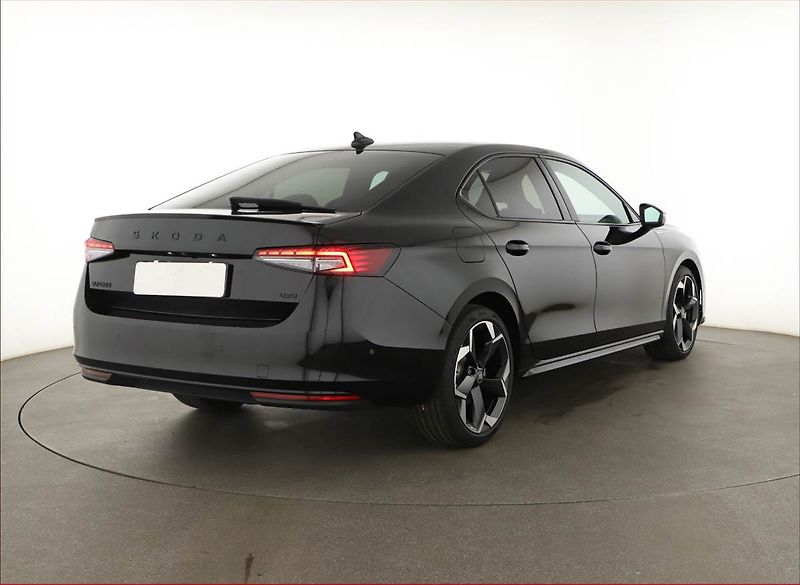 Škoda Superb (2025) 2.0 TDI, Sportline, Navigace - fotka 5 z 21