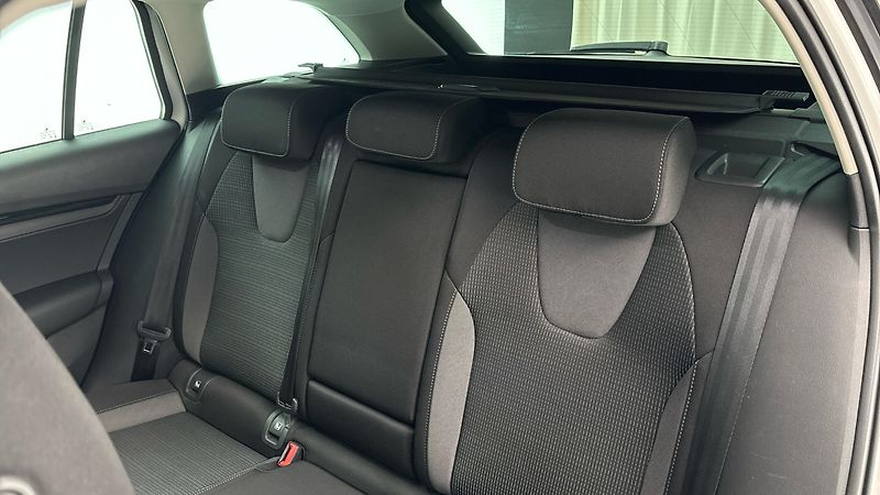 Škoda Octavia 2.0 TDI Ambition Combi - fotka 16 z 27