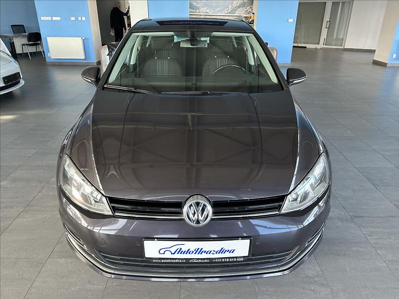 Volkswagen Golf 1,2   TSI,LOUNGE,SERVISKA,2.MA - fotka 2 z 28