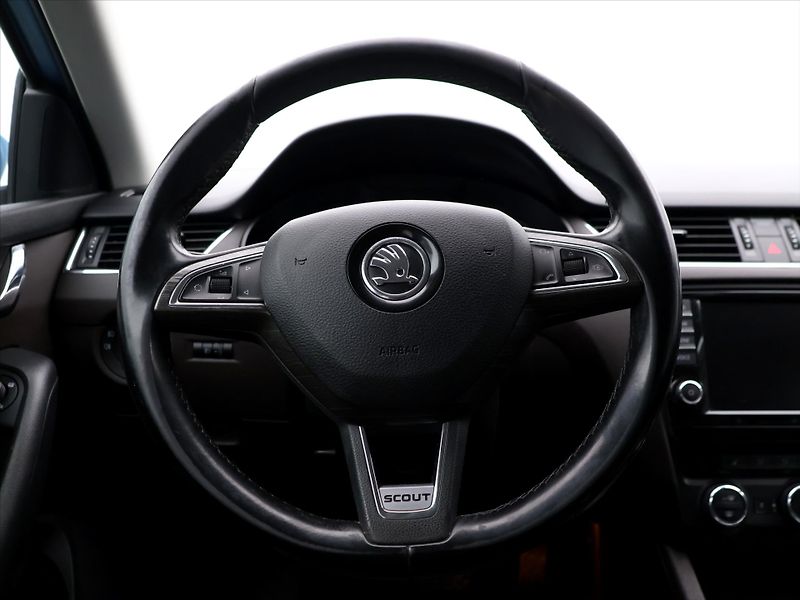 Škoda Octavia 2,0 TDI 135kW 4x4 DSG Scout - fotka 20 z 32