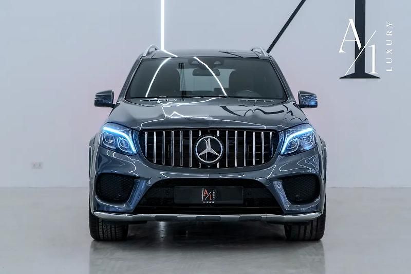 Mercedes-Benz GLS (2016) Rodinné SUV s V8 - fotka 2 z 17