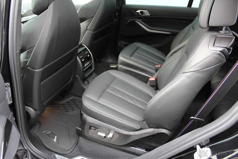 BMW X7 xDrive40d Mpaket - fotka 17 z 17