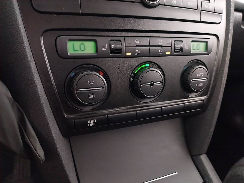 Škoda Octavia (2008) Ambiente Plus 1.9 TDI - fotka 13 z 17