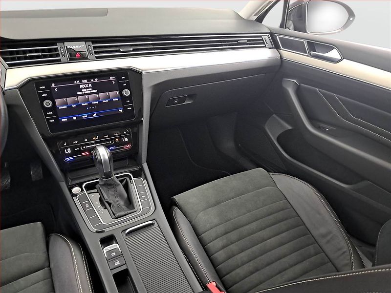Volkswagen Passat (2022) Elegance 2.0 TDI - fotka 8 z 21