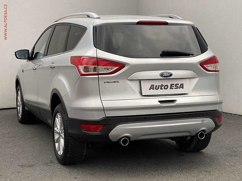 Ford Kuga (2015) 2.0TDCi 4x4, Titanium, navi - fotka 6 z 18