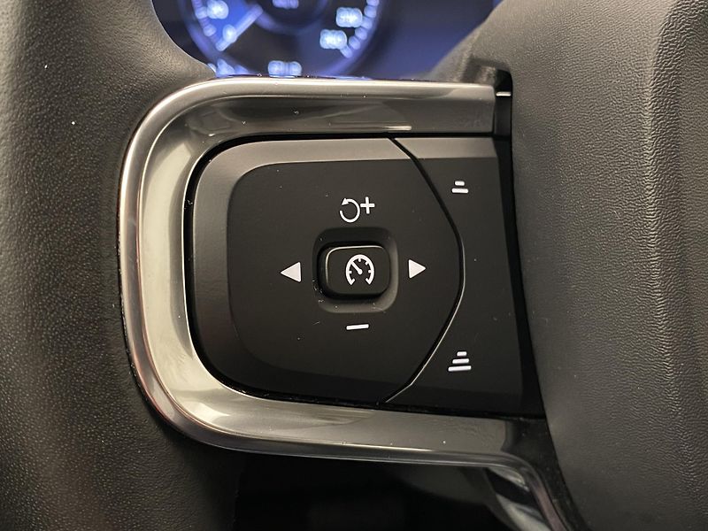 Volvo XC40 T4 MOMENTUM AUT CZ - fotka 20 z 42