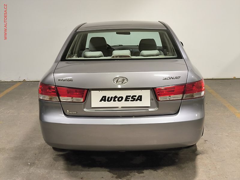 Hyundai Sonata (2009) 2.4i, ČR - fotka 5 z 17