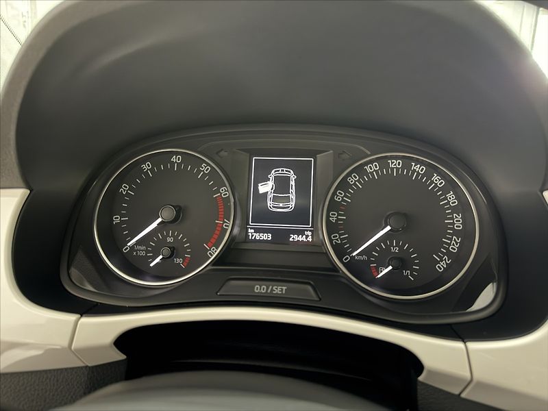 Škoda Fabia 1,2   TSI SPORT VÝHŘEV SEDADEL - fotka 9 z 28