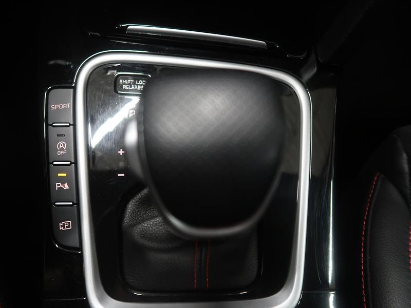 Kia ProCeed 1,6 T-GDI GT 150KW CZ TOP STAV - fotka 28 z 40