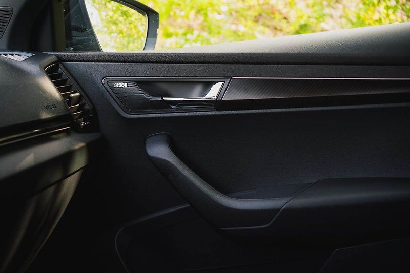 Škoda Karoq (2025) 2.0 TDI, 4X4, Navigace - fotka 30 z 32