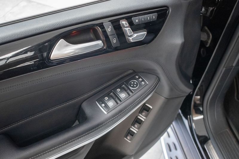 Mercedes-Benz GLS 500 4MAT*AMG*AIR* REZERVACE - fotka 18 z 65
