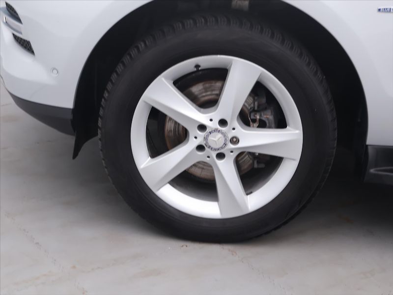 Mercedes-Benz Třídy M 3,0 190kW 350 BlueTec 4Matic C - fotka 26 z 33