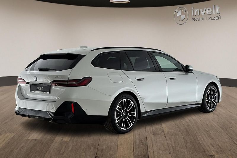 BMW Řada 5 540d xDrive Touring - fotka 3 z 17