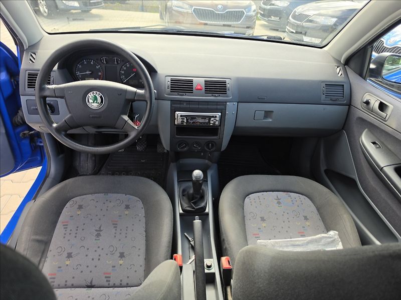 Škoda Fabia 1,2 HTp Clasic SERVISOVÁNO - fotka 19 z 37