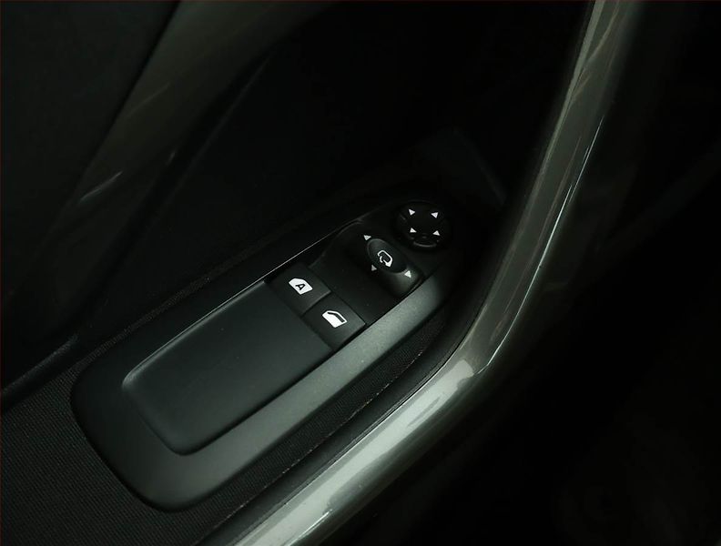 Peugeot 2008 (2018) 1.2 PureTech, Serv.kniha - fotka 15 z 16