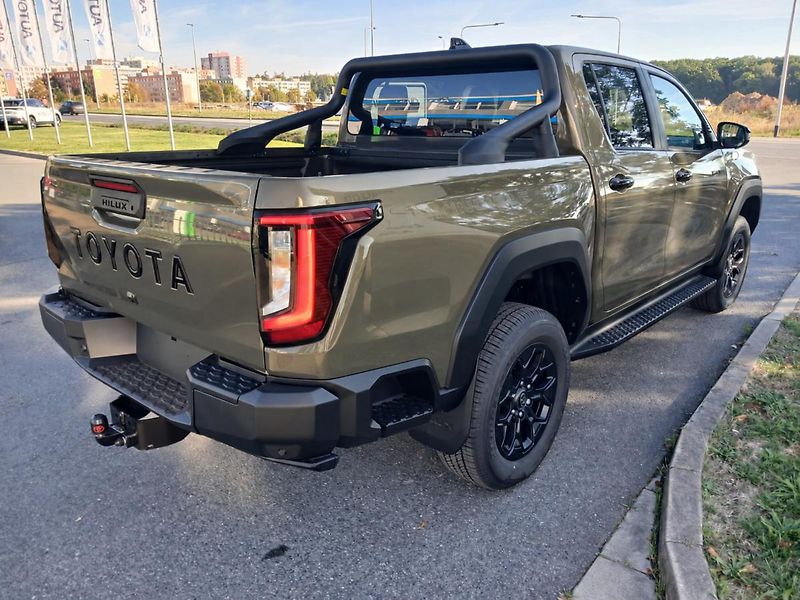 Toyota Hilux 2.8L Diesel 48V MHEV - 4x4 - 6 - fotka 3 z 9