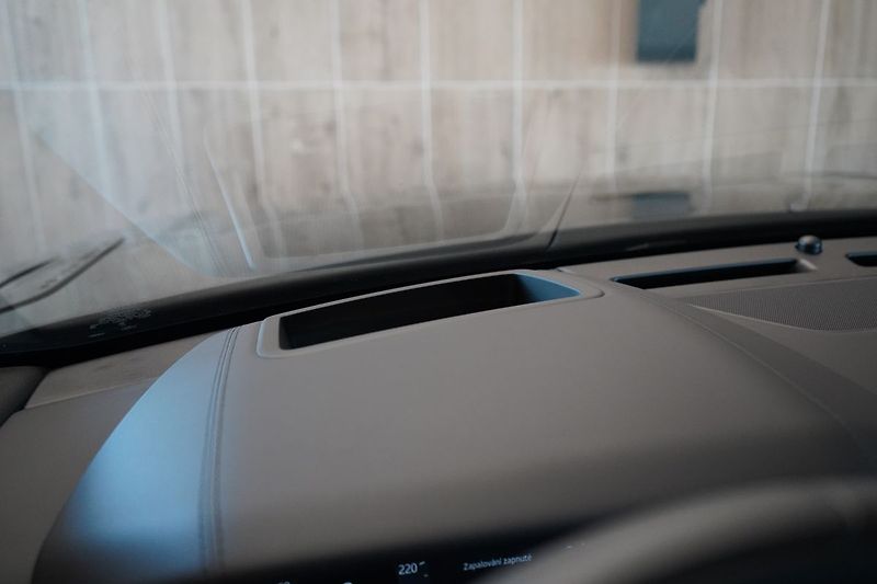 Land Rover Range Rover Velar D300 AWD Dynamic SE, Tážné - fotka 26 z 50