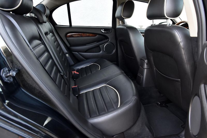 Jaguar X-Type 2.5 V6 AWD EXECUTIVE LIMITED - fotka 40 z 51