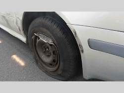 Řidič Renaultu najížděl i do policejní Octavie v civilním provedení.