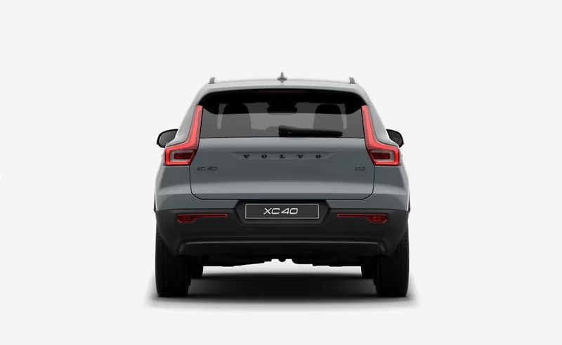 Volvo XC40 (2026) B3 AUT PLUS BLACK EDITION - fotka 8 z 17