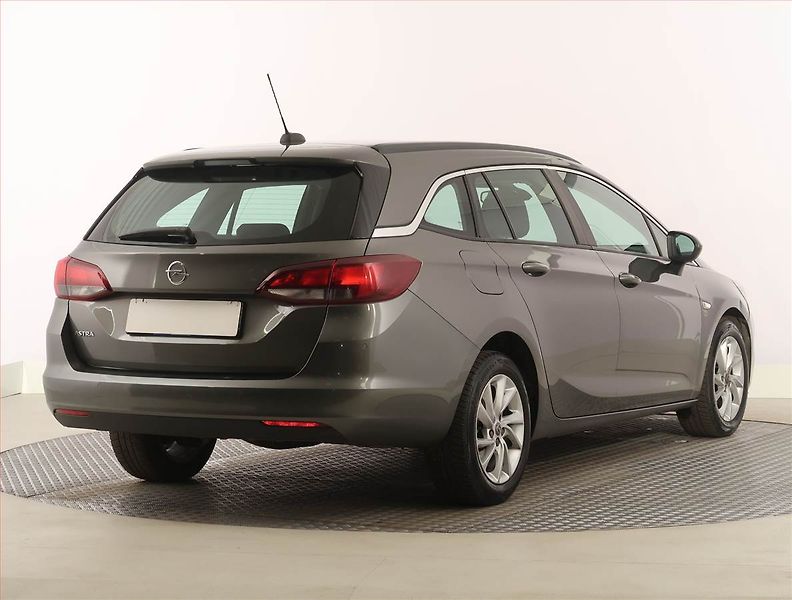 Opel Astra (2019) 1.6 CDTI, Navi, Tempomat - fotka 5 z 18