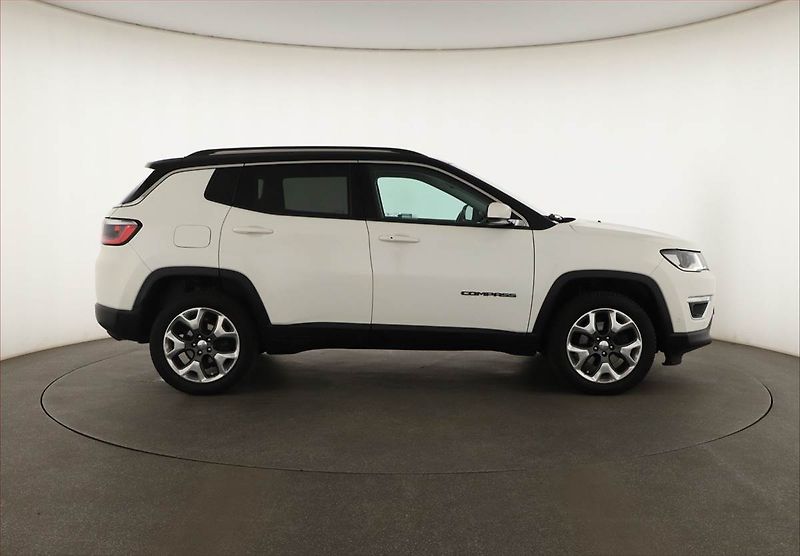 Jeep Compass (2019) 1.4 MultiAir, 4X4, Automat - fotka 6 z 16