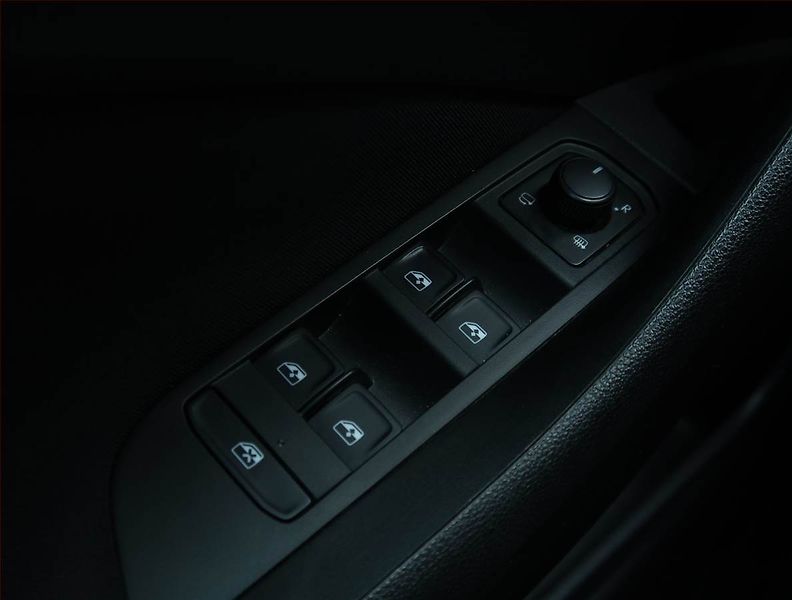 Škoda Kamiq (2020) Style Plus 1.6 TDI, Tempomat - fotka 17 z 20