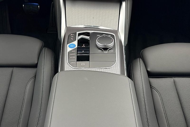 BMW i4 xDrive40 - fotka 10 z 19