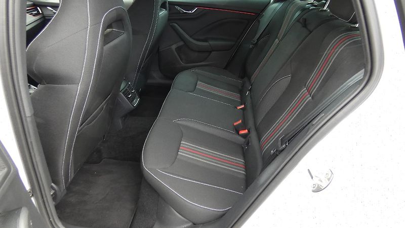 Škoda Scala 1,5TSI DSG Monte Carlo - fotka 20 z 25