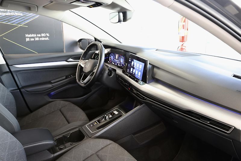 Volkswagen Golf Variant (2023) 2.0TDI DSG Display LED  - fotka 16 z 23