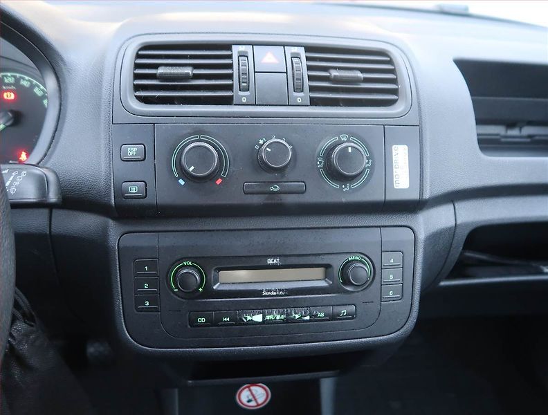 Škoda Fabia (2010) 1.2, Serv.kniha, Eko.zaplacen - fotka 12 z 14