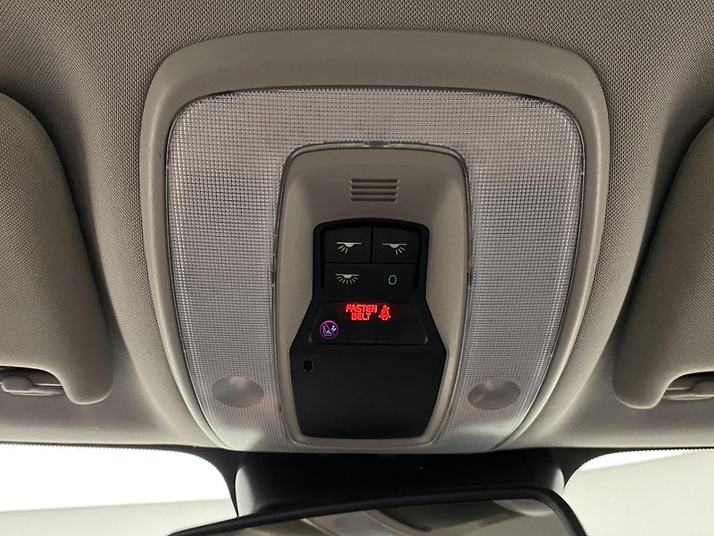 Volvo XC70 D4 AWD KINETIC AUT REZERVACE - fotka 29 z 38