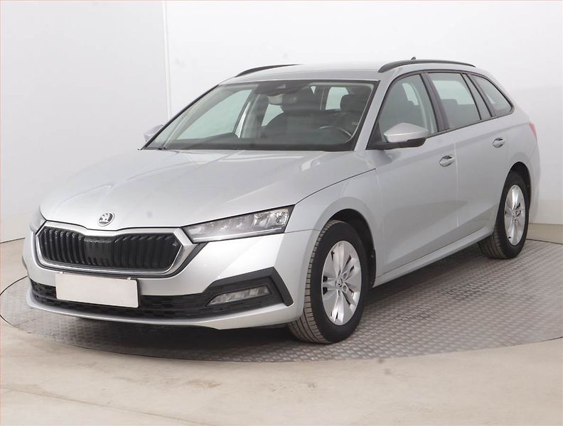 Škoda Octavia (2023) Ambition 2.0 TDI, ČR,1.maj - fotka 2 z 15
