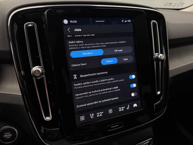 Volvo XC40 B4 AWD ULTIMATE CZ - fotka 37 z 49