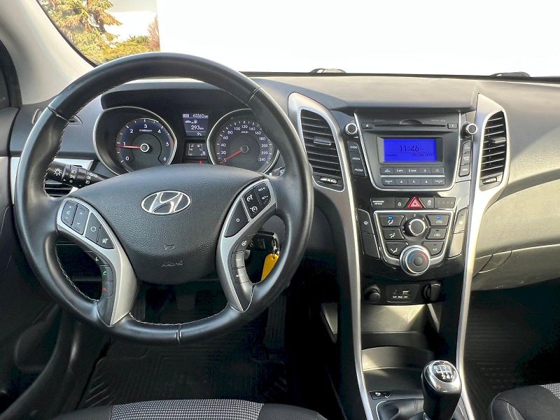 Hyundai i30 (2016) Trikolor 1.6 CRDi 81kW 6° manu - fotka 20 z 27