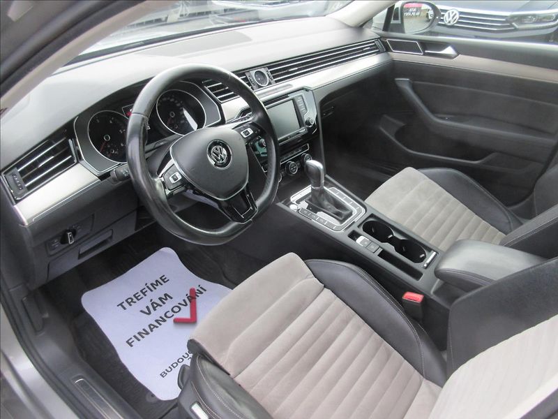 Volkswagen Passat 2,0 TDI DSG 4 Motion Highline - fotka 6 z 20