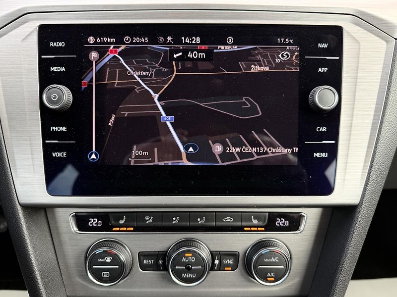 Volkswagen Passat 2,0TDI R-Line Design Navi - fotka 30 z 43