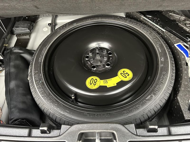 Volvo XC40 2.0 B3 CORE - fotka 28 z 28