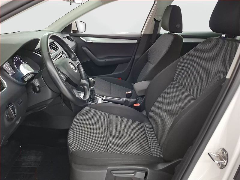 Škoda Octavia (2015) 1.6 TDI, Navi, Tempomat - fotka 11 z 17