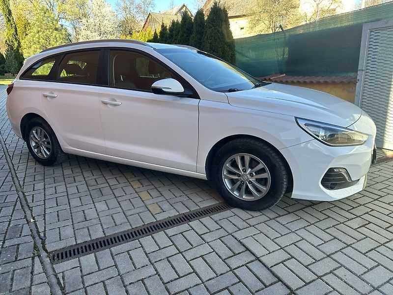 Hyundai i30 1.6 CRDi 85kW serviska - fotka 2 z 25
