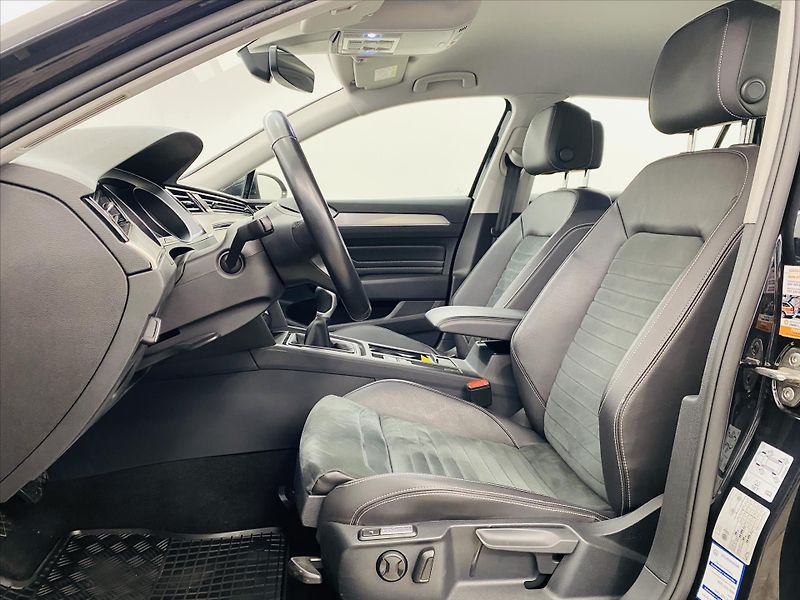 Volkswagen Passat 2,0 TDI 110kW Elegance - fotka 5 z 22
