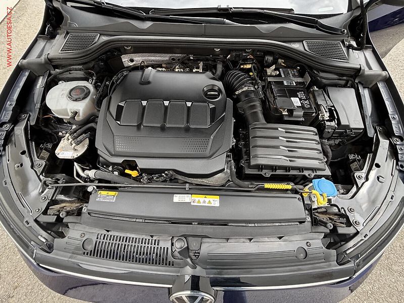 Volkswagen Golf (2022) 2.0 TDi, Style, LED - fotka 7 z 19