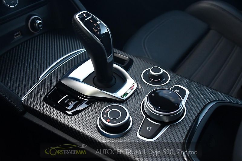 Alfa Romeo Stelvio 2.9V6 Bi-T.382 kW QUADRIFOGLIO - fotka 36 z 56
