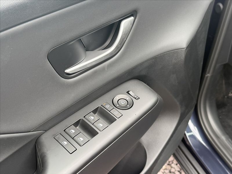 Hyundai Kona 1,6 T-GDI 132kW DCT Style - fotka 7 z 29