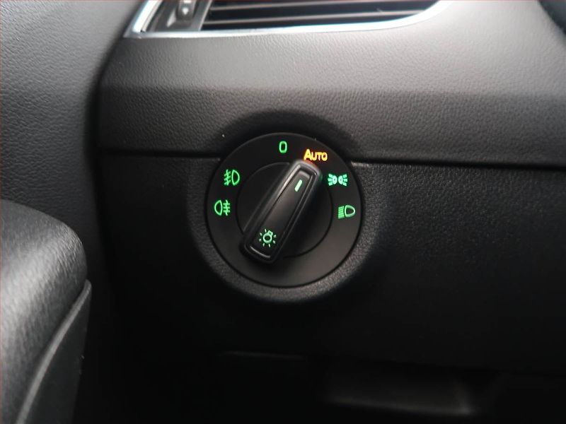 Škoda Octavia (2013) RS 2.0 TDI, Navi, Xenony - fotka 17 z 25