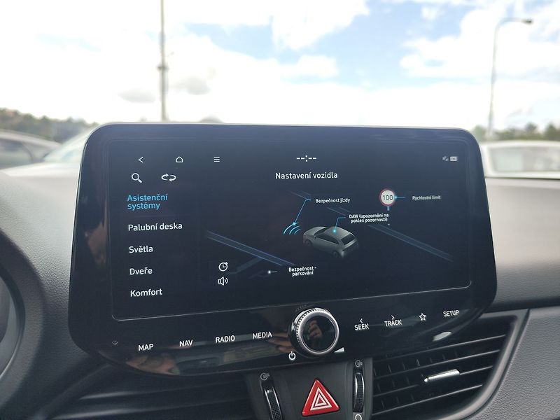 Hyundai i30 1.0 T-GDI/74kW Smart DCT - fotka 14 z 31